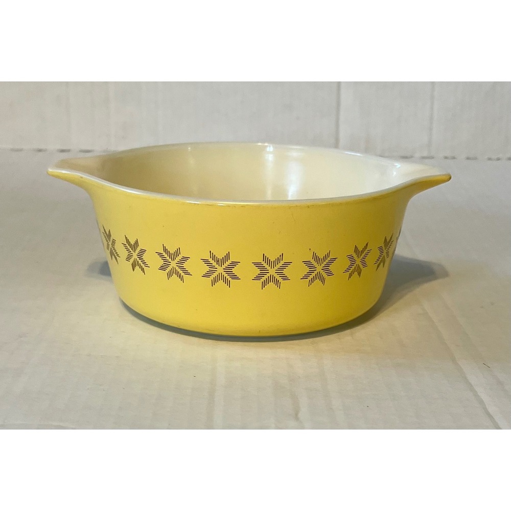 Vintage Pyrex Snowflake Garland Yellow Casserole Baking Dish 1.5 Qt Model 474
